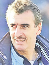 Arhitectul Radu Ionescu, omul care a conceput sigla Universităţii Craiova, îşi aminteşte ce a reprezentat echipa în urmă cu trei decenii: «Eram lei-paralei!»