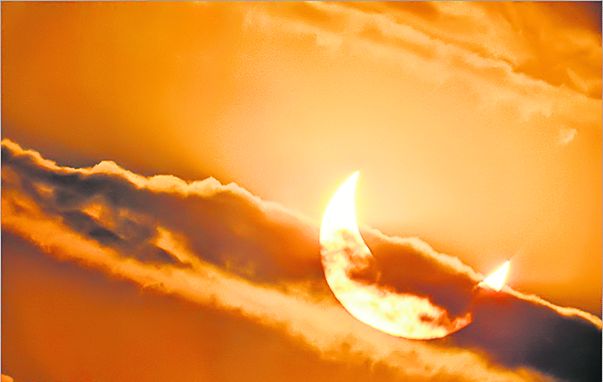 În 2005, Cătălin a fost la Măgurele şi a fotografiat eclipsa parţială de Soare