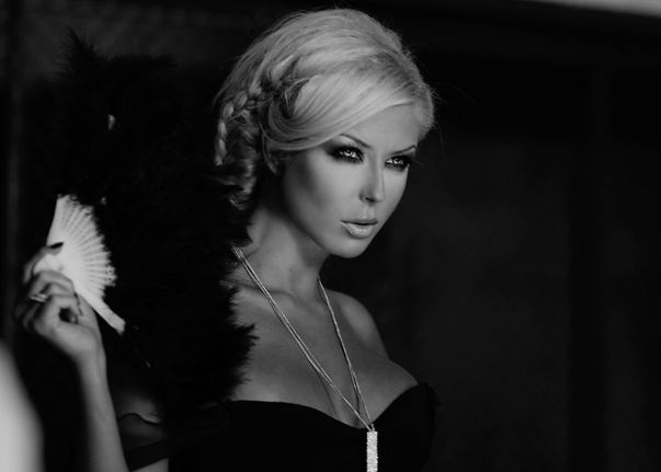 Andrea, solista trupei Sahara