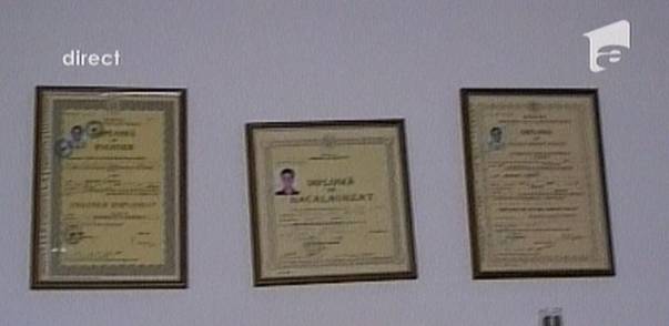 Fizz are carte, are parte! Și-a înrămat diploma de Bac