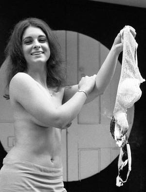 Istoria push-up-ului, cea mai mare invenție din lumea modei 