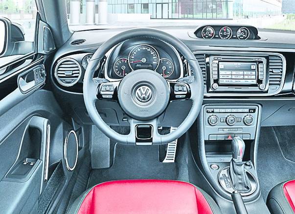 VW profită din plin de tradiţia celebrei Broscuţe, dar ultima generaţie este mai masculină şi mai dinamică, vizând o nouă categorie de clienţi