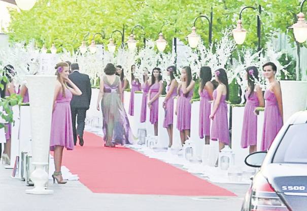 Păziţi de 200 de bodyguarzi!