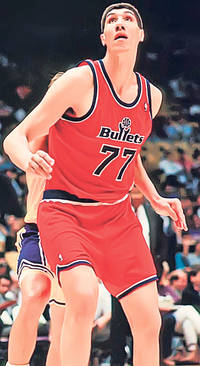 Interviu | Uriaşul nostru, Ghiţă Mureşan, singurul baschetbalist român care a evoluat în NBA, predă cursuri puştilor din ţară