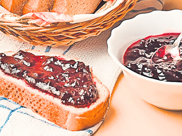 Păstrează fructele la borcan