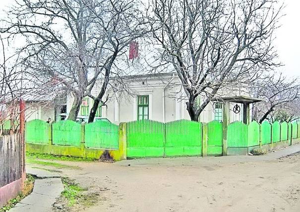 Aceasta e casa din Bârca în care a locuit poetul Adrian Păunescu