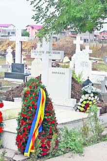 Condus pe ultimul drum de o mână de oameni