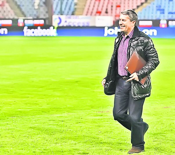 Avram râde, dar nu e râsul lui
