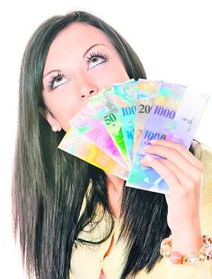 Românii care au rate în franci elvețieni se pot bucura că vor plăti mai puțin