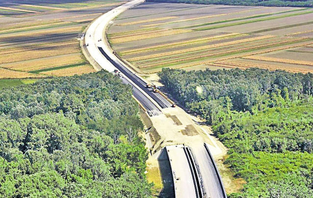 Şi tot mai ziceţi că va fi gata în decembrie? | Libertatea «a vizitat», ieri, din avion, autostrada București - Ploiești