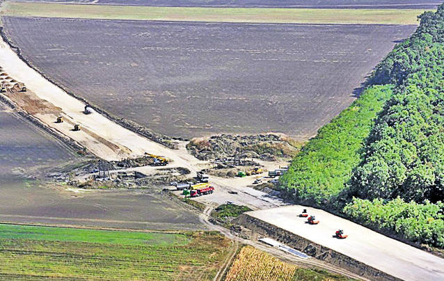 Şi tot mai ziceţi că va fi gata în decembrie? | Libertatea «a vizitat», ieri, din avion, autostrada București - Ploiești