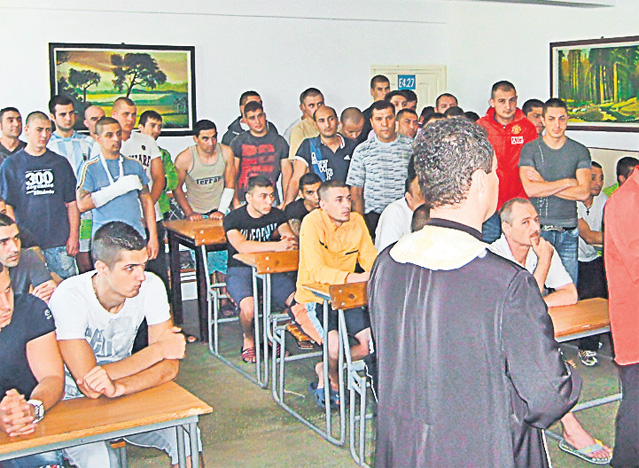 A început școala! Șmecherii, pe motoare ... săracii, cu căruța