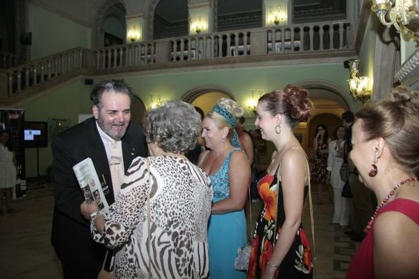 Şoc! Soprana Amelia Antoniu divorţează?