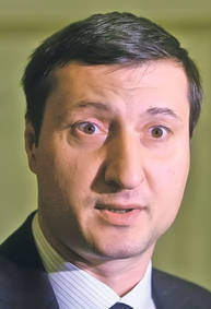 Dan Păsat, acuzat de concubina alături de care a trăit 8 ani că şi-a neglijat copilul: «N-a trecut de două luni să-l vadă»