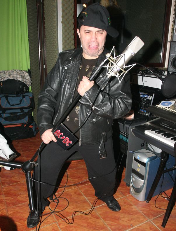 Nicolae Guţă e nonconformist, ca o vedetă rock