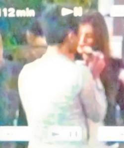 Monica şi Mister Pink, surprinşi într-un moment de tandreţe, în SUA