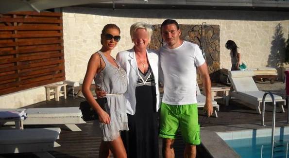 Bianca îl duce pe Cristea pe unde mergea şi cu Bote