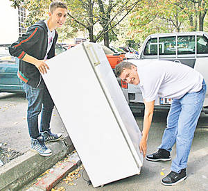 Studenţii s-au întors din vacanţă «înarmaţi» cu multă mâncare