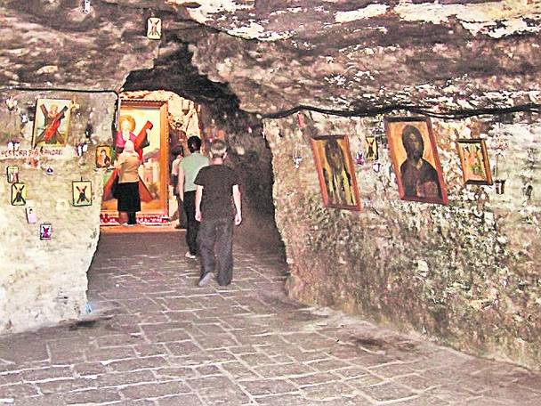 Aceasta este Peștera Sf. Andrei / fotografii: Vlad Chirea