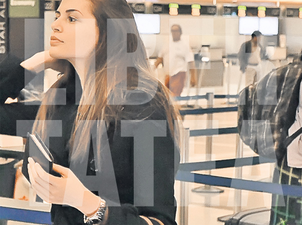 Moni nu mai purta la aeroport inelul de logodnă