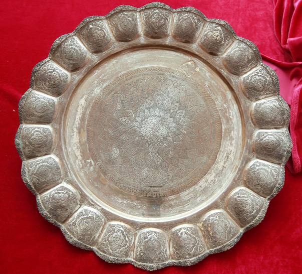 Ceauşescu a primit cadou o sabie de la Gaddafi