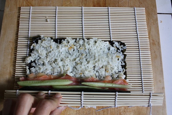 Foto | Dana Rogoz te învață să gătești sushi