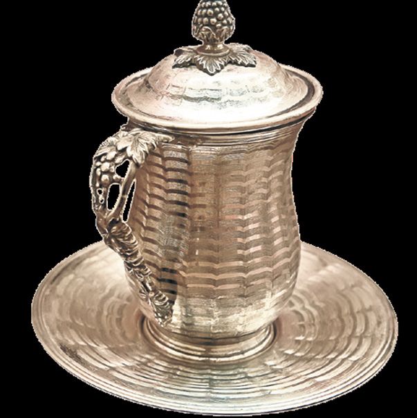 Ceauşescu a primit cadou o sabie de la Gaddafi