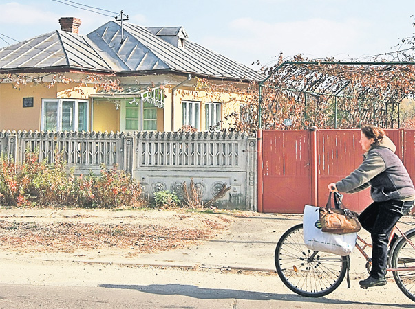 Eugen «Puiaţă» Nemoiu, cel mai bun prieten din copilărie al lui Dumitru Dragomir, povesteşte cum a plecat «Corleone» de la Bălceşti, satul natal: «A legat vaca de pom şi dus a fost»