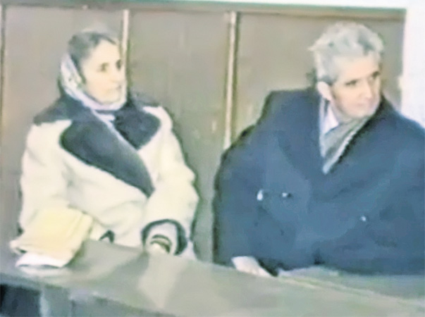 Elena şi Nicolae Ceauşescu la procesul de pe 25 decembrie 1989