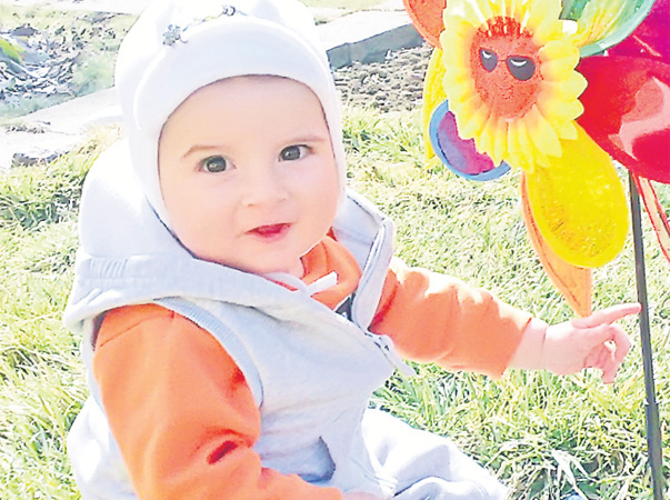 Marian Dragoş Tănase are numai un an şi patru luni şi locuieşte în Giurgiu. Micuţul este un băieţel foarte haios, mereu zâmbăreţ şi foarte cuminte.