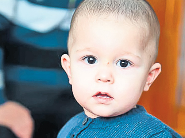 Mihai Ciprian Nechifor este din Bucureşti şi are un an şi nouă luni. Mihăiţă este un băieţel inteligent şi cel mai mult îi place să se joace cu amicii în parc.