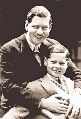 Serial: Episodul 1: Regele Mihai s-a apucat de pilotaj din cauza «răului de avion»