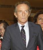 functionarul care-i va deveni sot