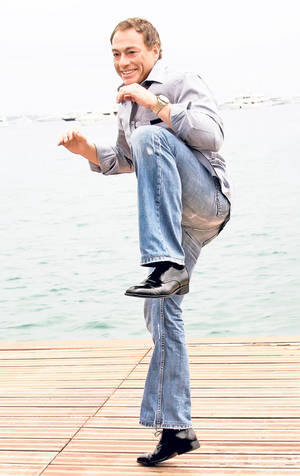 Lui Kevin Costner nu-i prieşte aerul din Carpaţi?