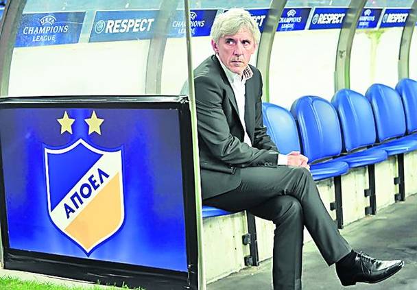 APOEL Nicosia, formaţia cipriotă care s-a calificat deja în «optimile» Ligii, e patronată de Foivos Erotokritou, un afacerist local implicat în tranzacţiile cu arme
