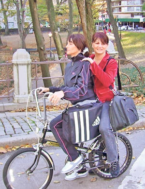 2006 / Cele două colege, după 30 de ani, tot cu un Pegas, la New York, SUA