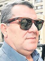 Halal dreptate! Mama tânărului împuşcat de "călăul de pe baltă", silită să-i dea bani ucigaşului fiului ei!