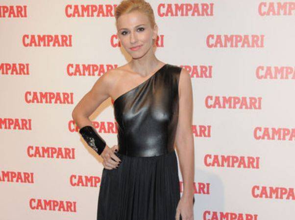 Cât timp le ia vedetelor să se machieze? Andreea Esca: ”Cinci minute, în mașină, când drumul e cu gropi”