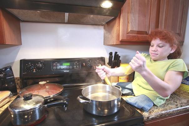 Are doar jumătate de metru, dar visează să câştige Jocurile Paralimpice 2012. Citeşte-i povestea emoţionantă | Foto 