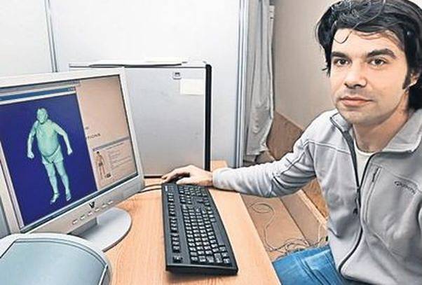 De ce profii «se dau» la eleve? Pentru că româncele se nasc fotomodele