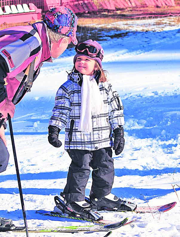 Foto | Copiii s-au distrat de minune la munte! Iată prima bătaie cu bulgări!