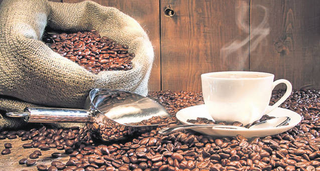 Ce alimente te ajută să alungi somnul în noaptea de Revelion | Migdalele și alunele îți dau energie