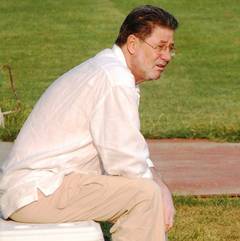 Cornel Dinu trece prin clipe cumplite: "Mă rog la Dumnezeu să-mi lase soţia în viaţă"