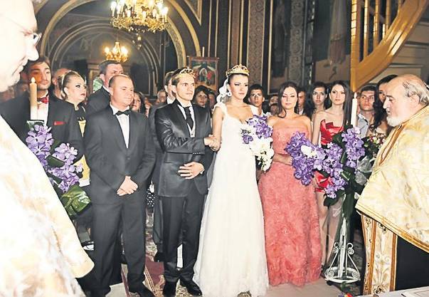 Cornel Dinu trece prin clipe cumplite: "Mă rog la Dumnezeu să-mi lase soţia în viaţă"