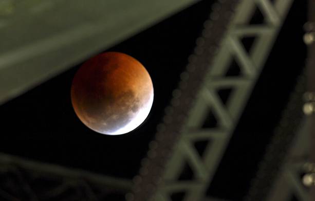 eclipsa totala de luna australia