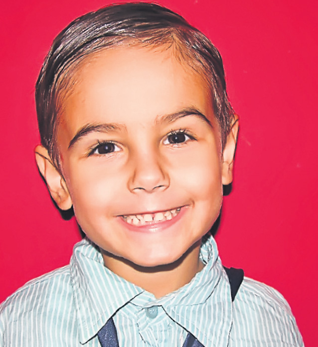 Erik Gabriel Zamfir are trei ani şi jumătate şi locuieşte în Bucureşti. Micuţul e energic şi pus pe şotii. De asemenea, e pasionat de maşini şi îi place să fie în pas cu moda.