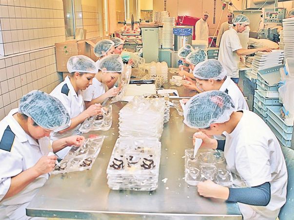 Poftiţi în fabrica de ciocolată a lui Moş Crăciun! | FOTO