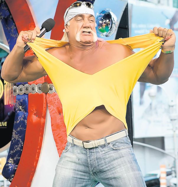 America a înlemnit! Unul dintre simbolurile masculinităţii e homosexual