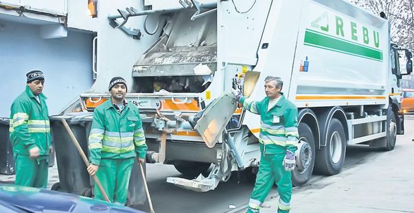 Noi ne-am distrat, ei au lucrat