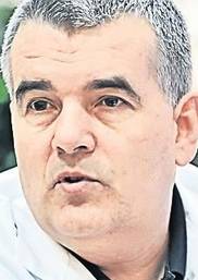 Cornel Dinu trece prin clipe cumplite: "Mă rog la Dumnezeu să-mi lase soţia în viaţă"